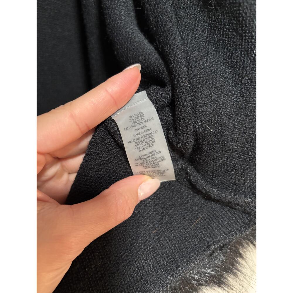 Sioni L/XL Black Faux Fur Trimmed Cape Poncho - Picture 7 of 9